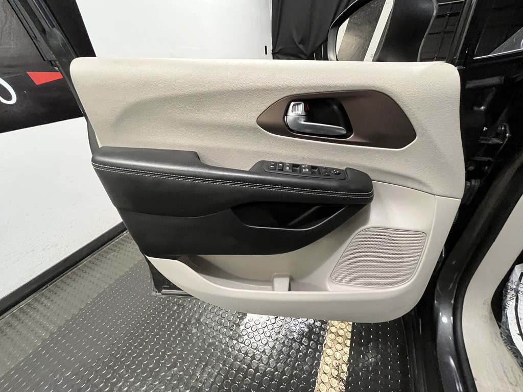 2023 Chrysler Voyager Image 7