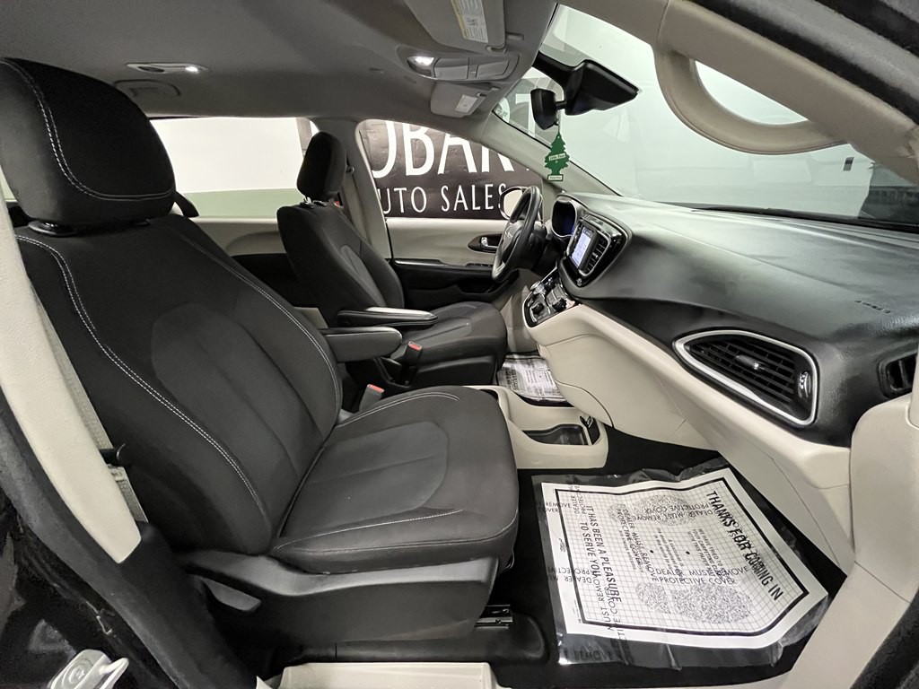 2023 Chrysler Voyager Image 10