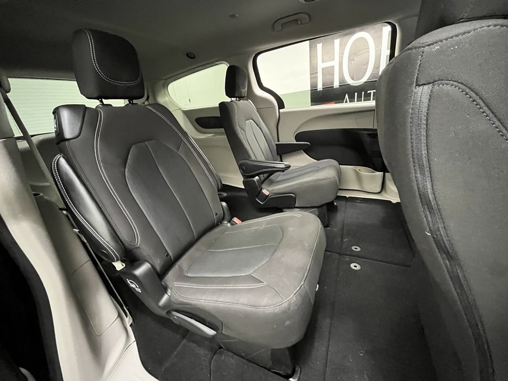 2023 Chrysler Voyager Image 15