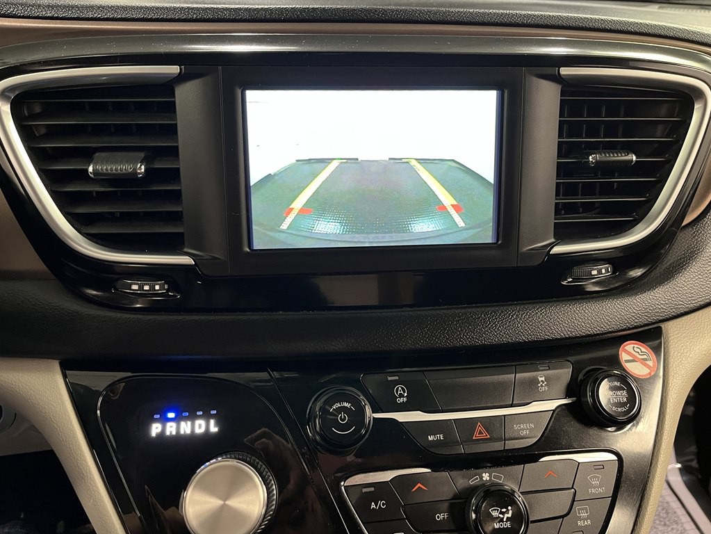 2023 Chrysler Voyager Image 17