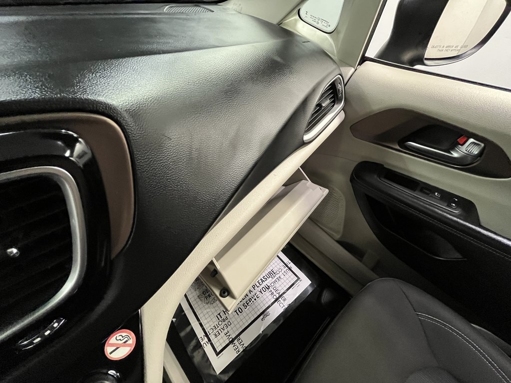 2023 Chrysler Voyager Image 19