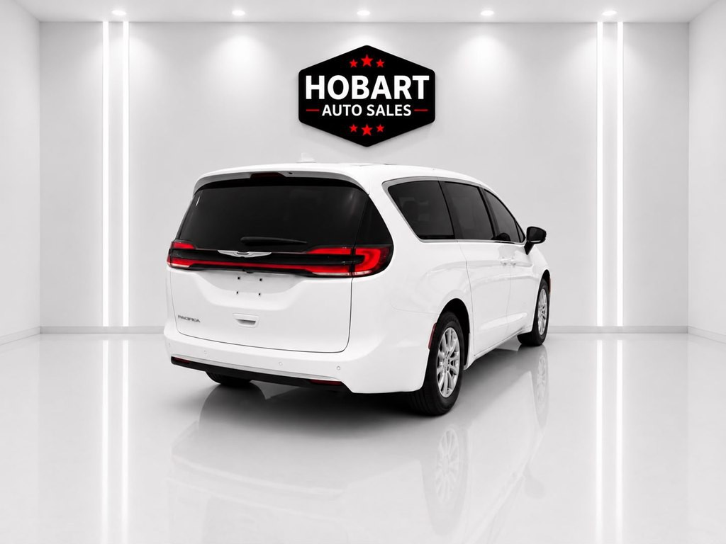 2023 Chrysler Pacifica Image 5