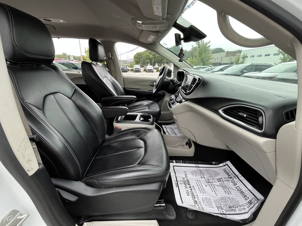 2023 Chrysler Pacifica Image 9