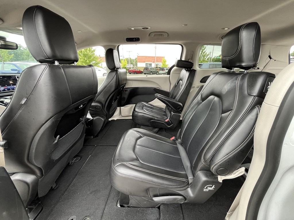 2023 Chrysler Pacifica Image 11