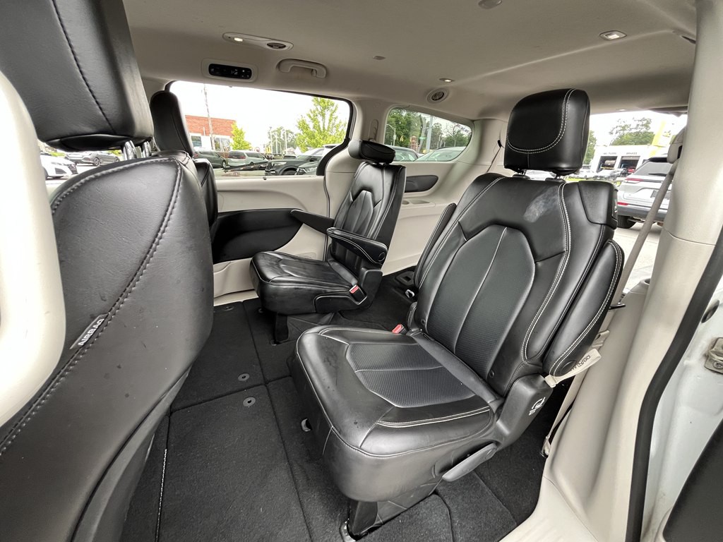 2023 Chrysler Pacifica Image 12