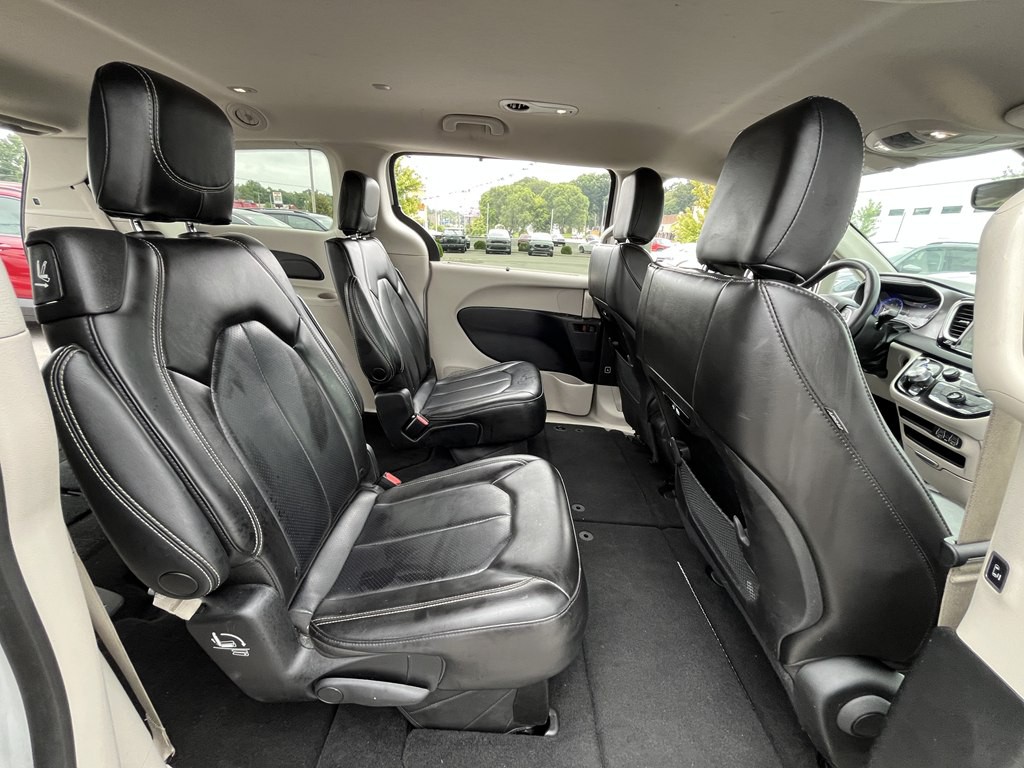 2023 Chrysler Pacifica Image 13