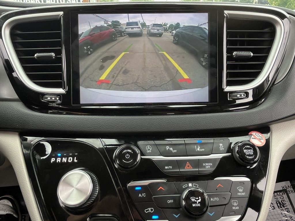 2023 Chrysler Pacifica Image 16