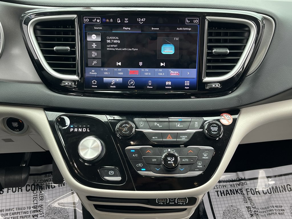 2023 Chrysler Pacifica Image 17