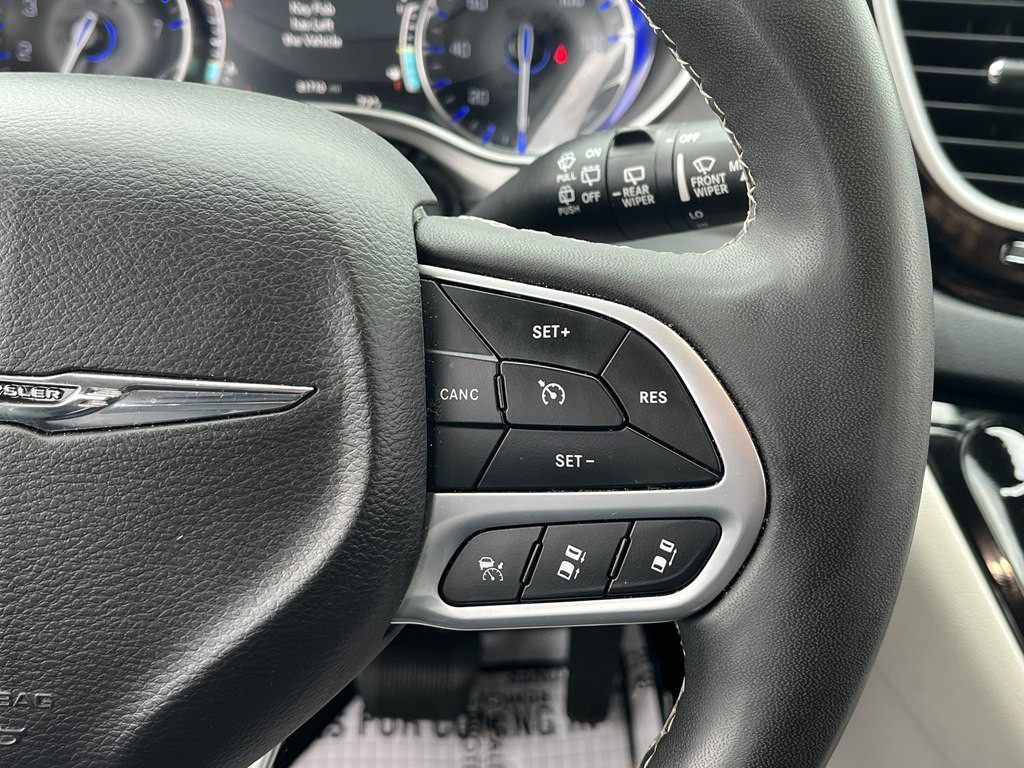 2023 Chrysler Pacifica Image 25