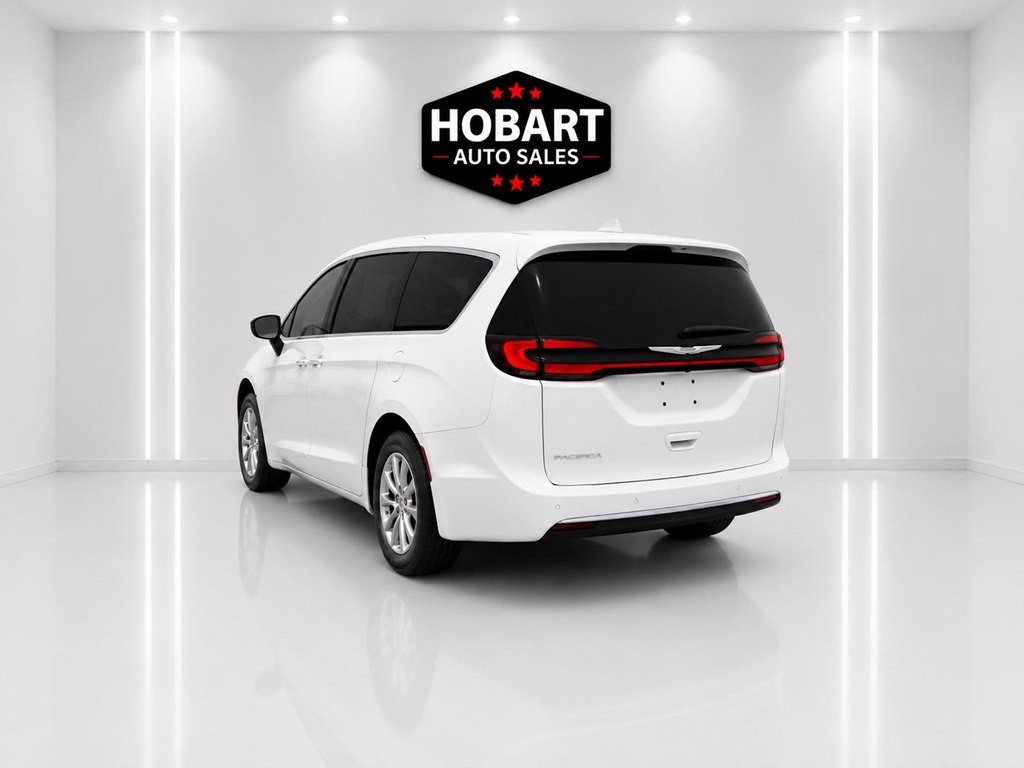 2024 Chrysler Pacifica Image 4