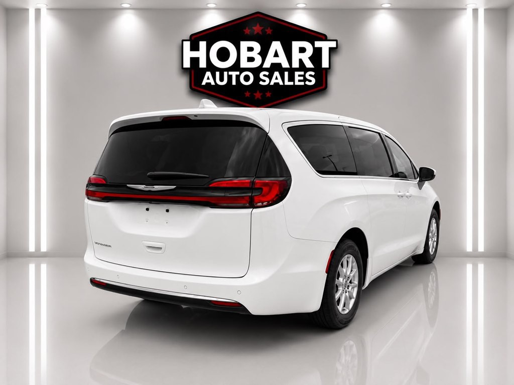 2024 Chrysler Pacifica Image 6