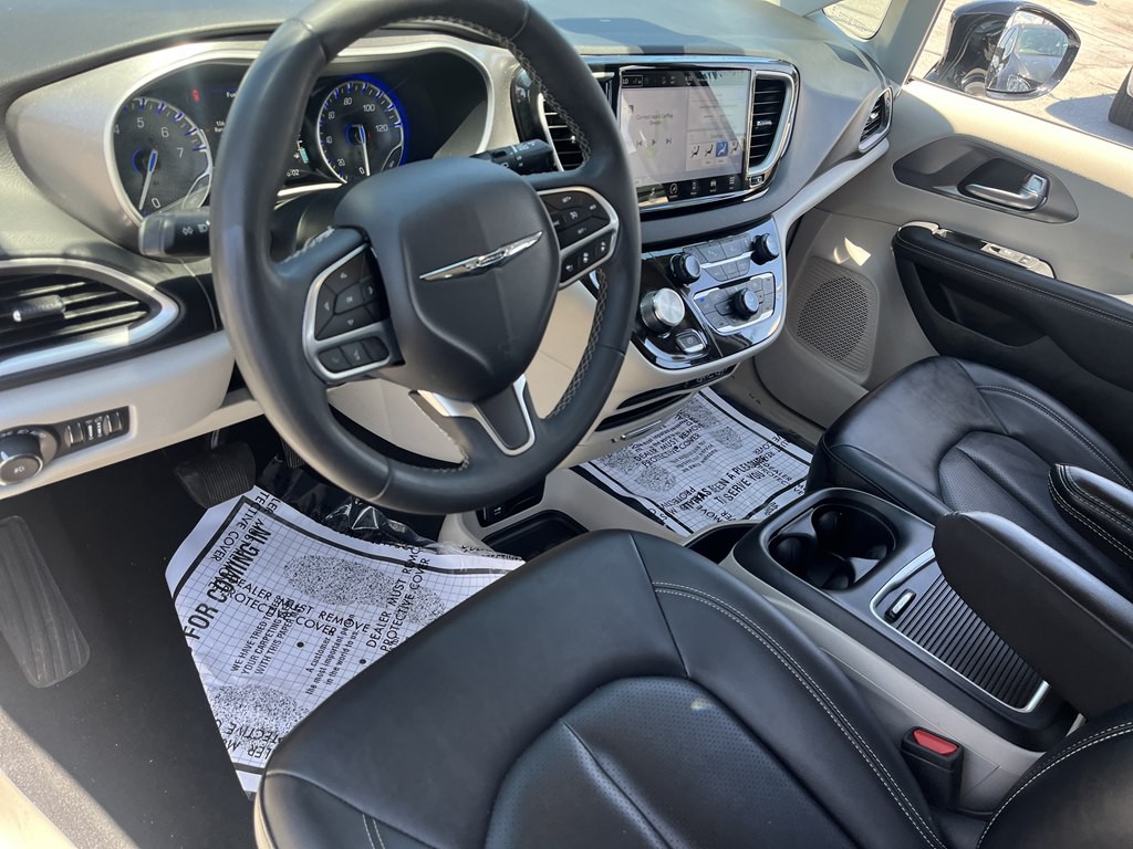 2024 Chrysler Pacifica Image 9