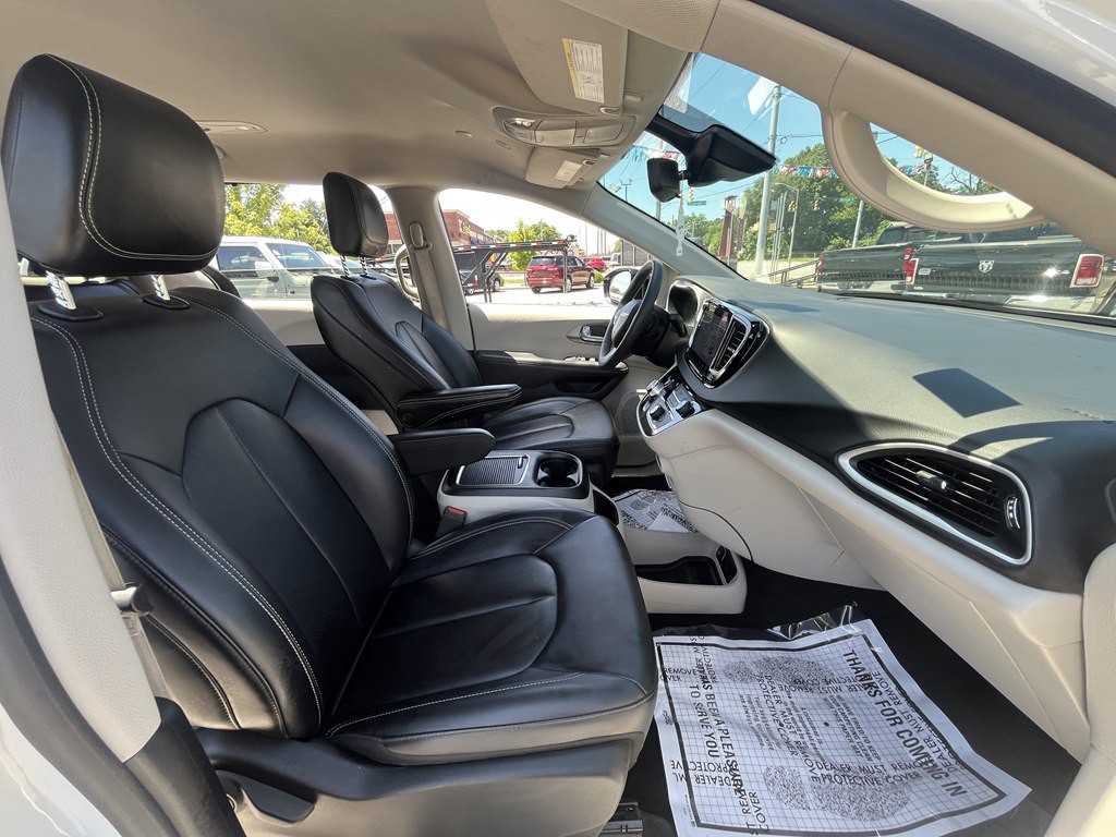 2024 Chrysler Pacifica Image 10