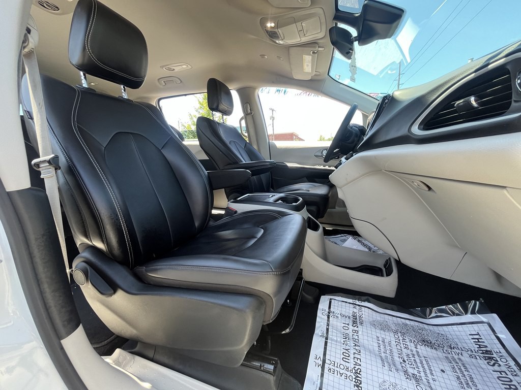 2024 Chrysler Pacifica Image 11
