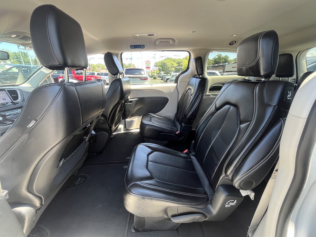2024 Chrysler Pacifica Image 12