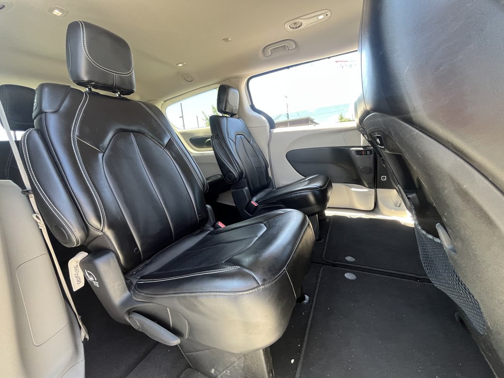 2024 Chrysler Pacifica Image 15