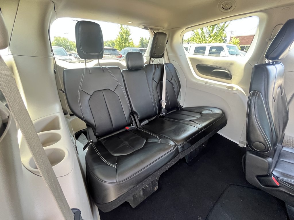 2024 Chrysler Pacifica Image 17