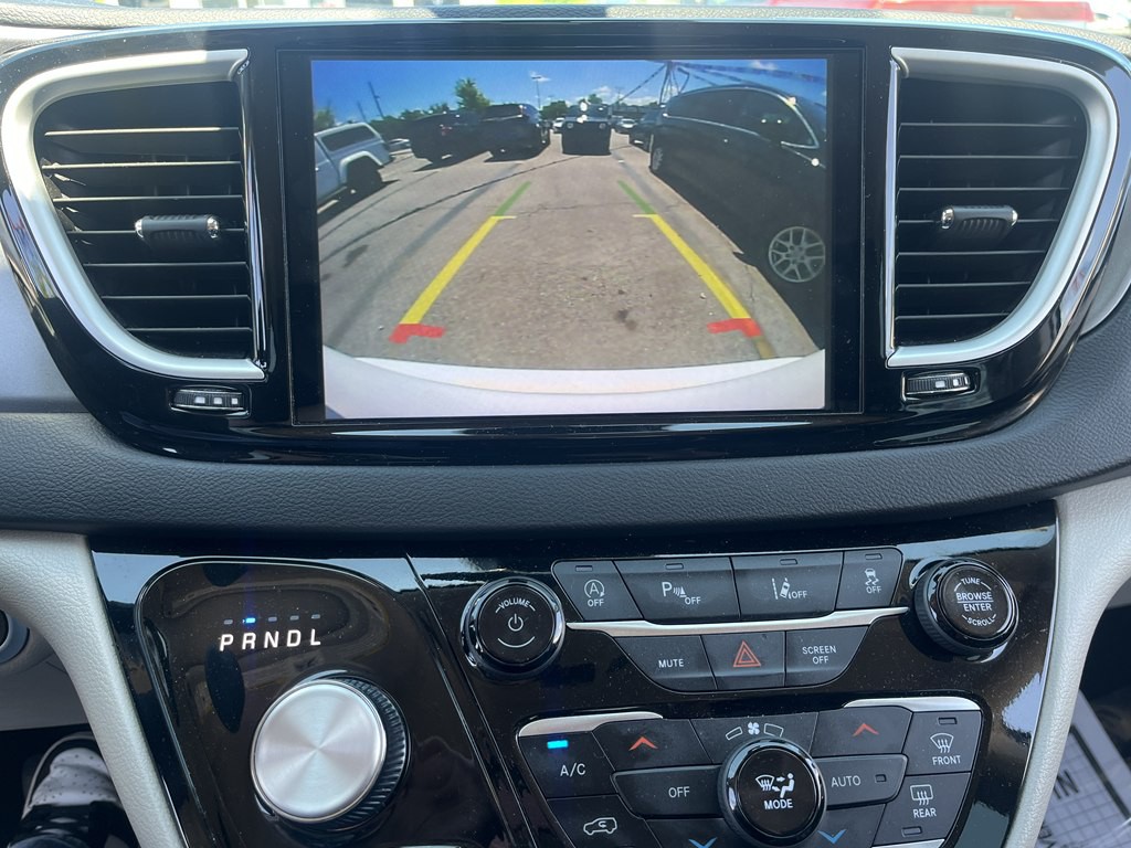 2024 Chrysler Pacifica Image 19