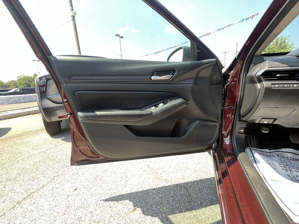 2025 Nissan Altima Image 7