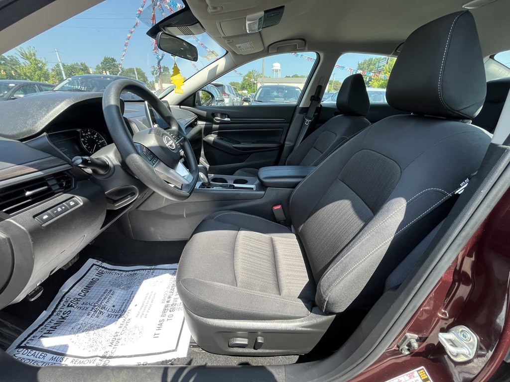 2025 Nissan Altima Image 8