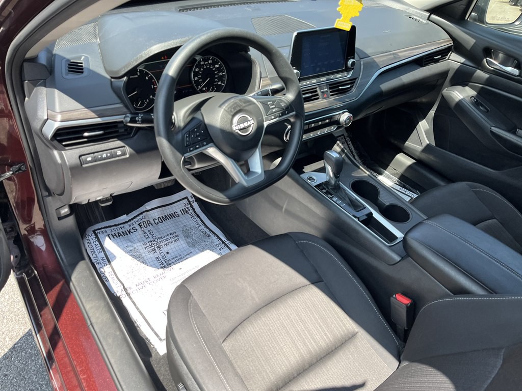 2025 Nissan Altima Image 9