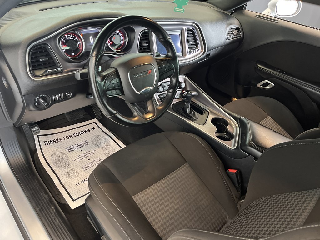 2022 Dodge Challenger Image 8