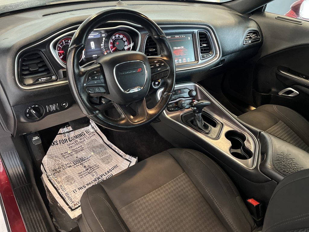 2017 Dodge Challenger Image 8