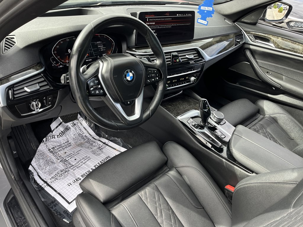 2022 BMW 5 Series Image 9