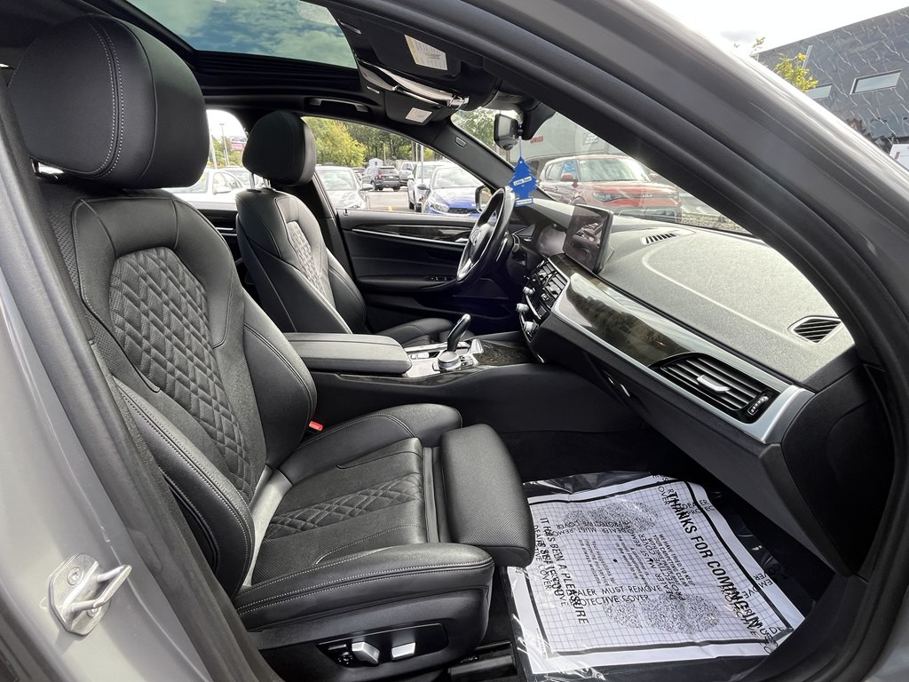 2022 BMW 5 Series Image 10