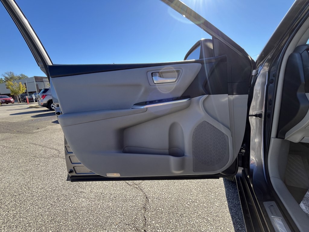 2017 Toyota Camry Image 7