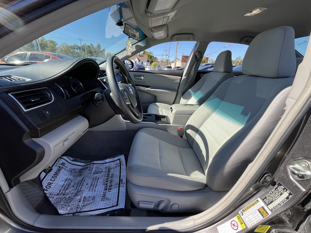 2017 Toyota Camry Image 8