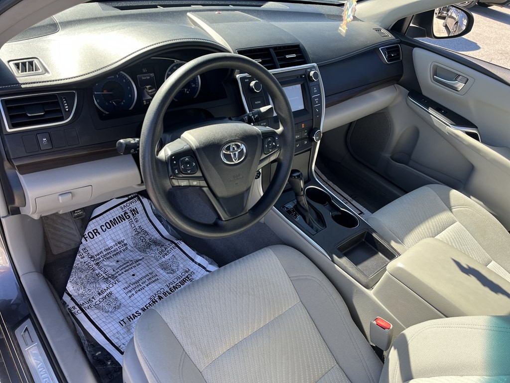2017 Toyota Camry Image 9