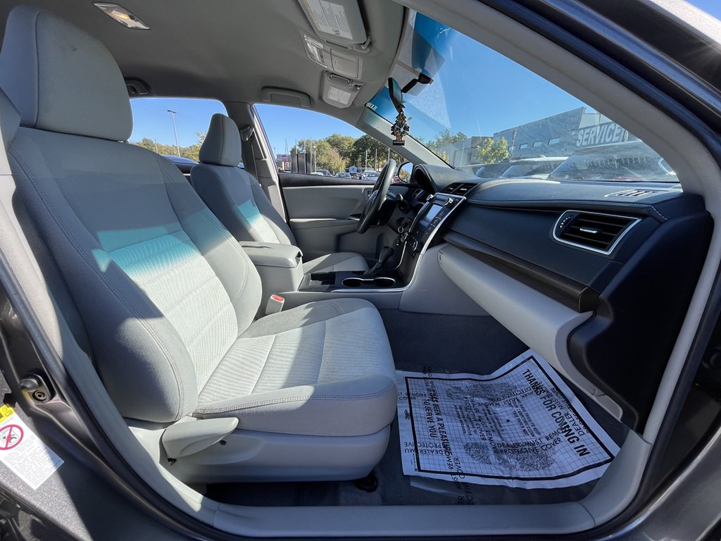 2017 Toyota Camry Image 10
