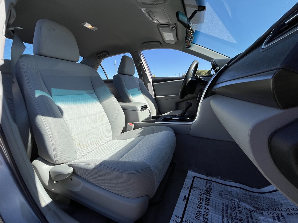 2017 Toyota Camry Image 11