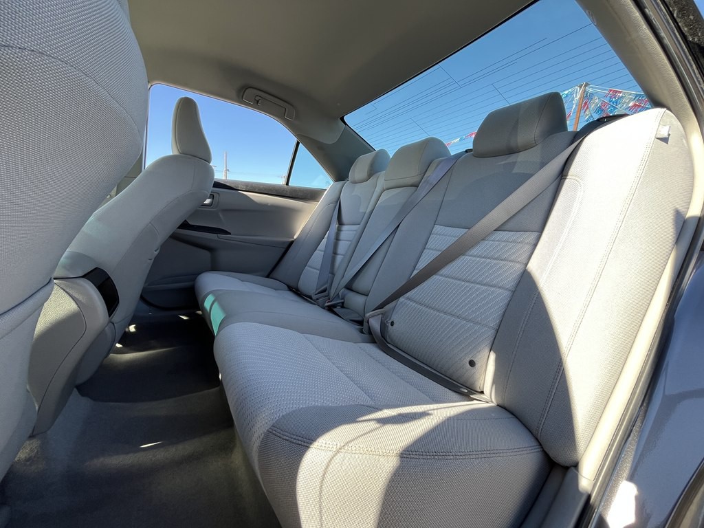 2017 Toyota Camry Image 12