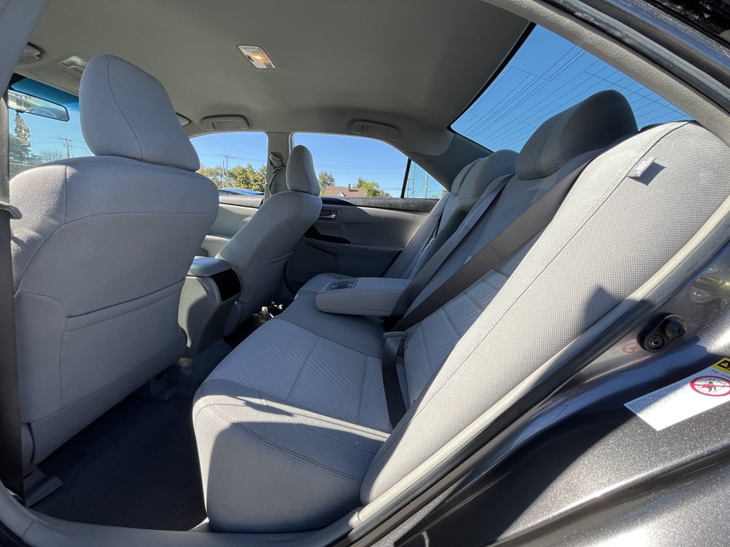 2017 Toyota Camry Image 13