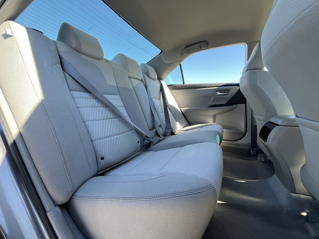2017 Toyota Camry Image 15