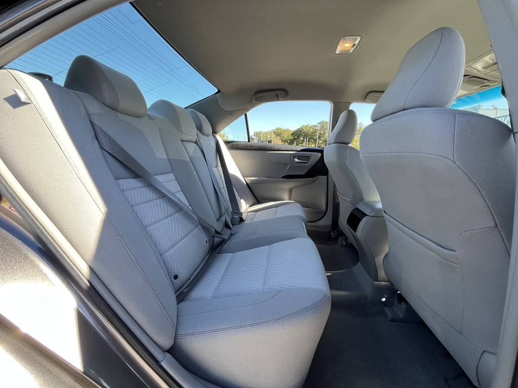2017 Toyota Camry Image 17