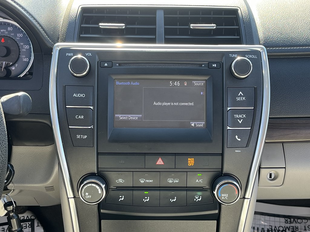 2017 Toyota Camry Image 19