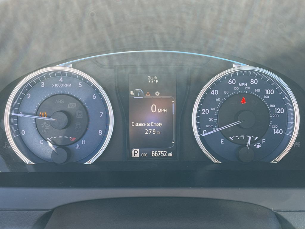 2017 Toyota Camry Image 22