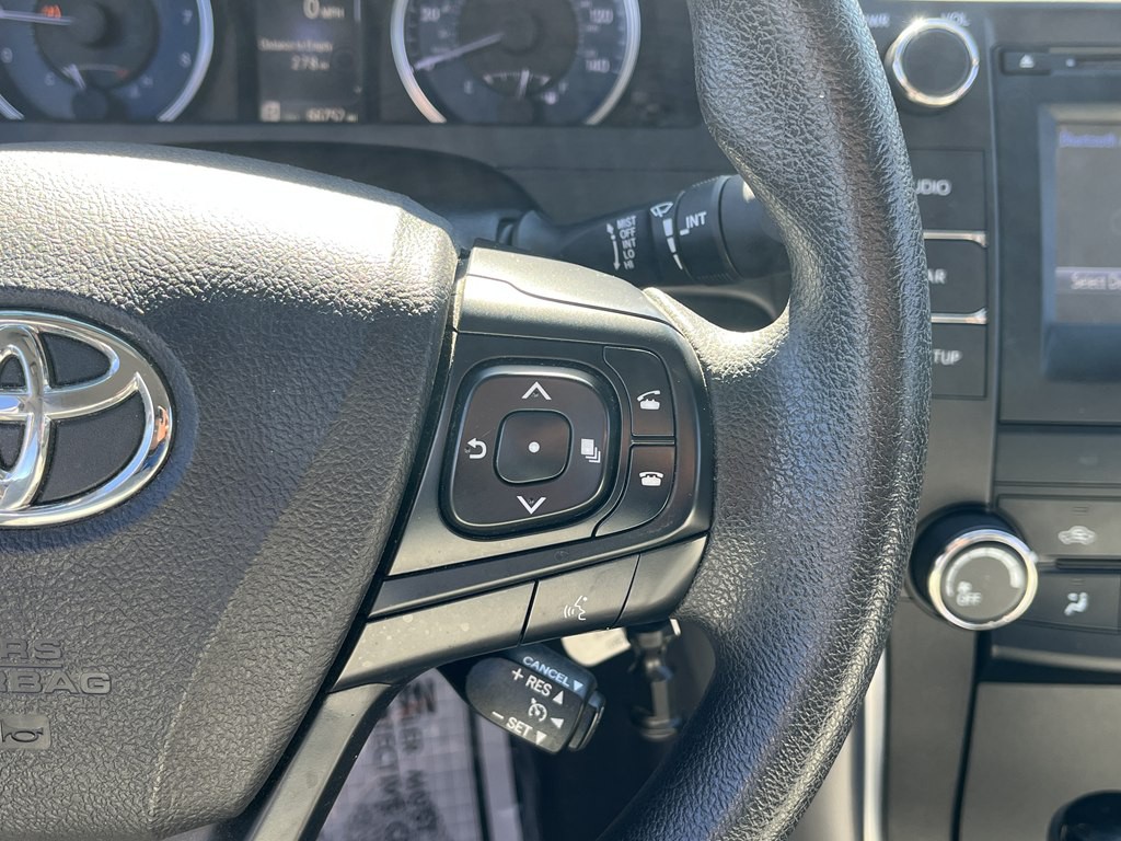 2017 Toyota Camry Image 24
