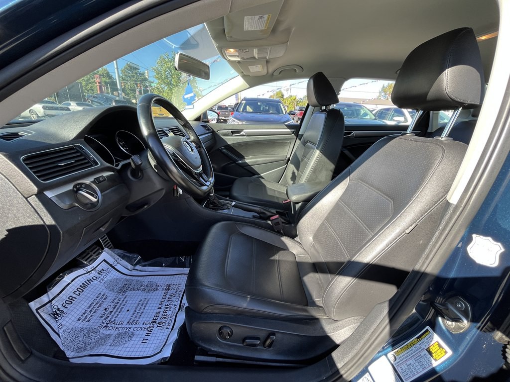 2018 Volkswagen Passat Image 8