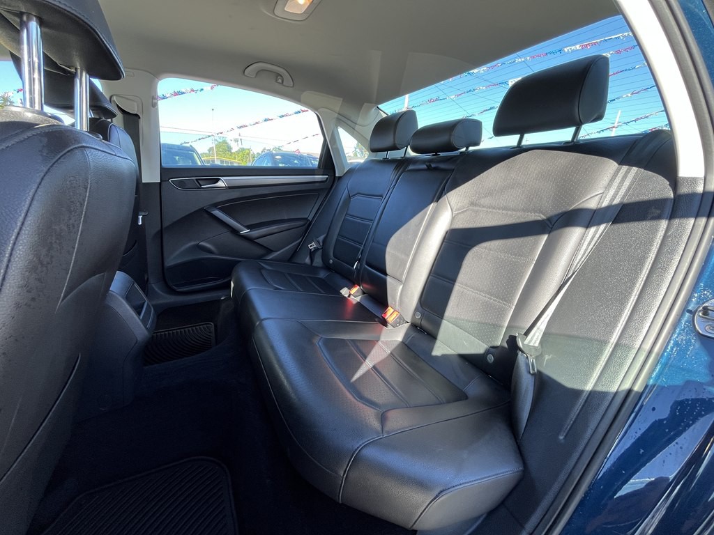 2018 Volkswagen Passat Image 14