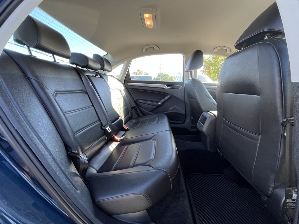 2018 Volkswagen Passat Image 15