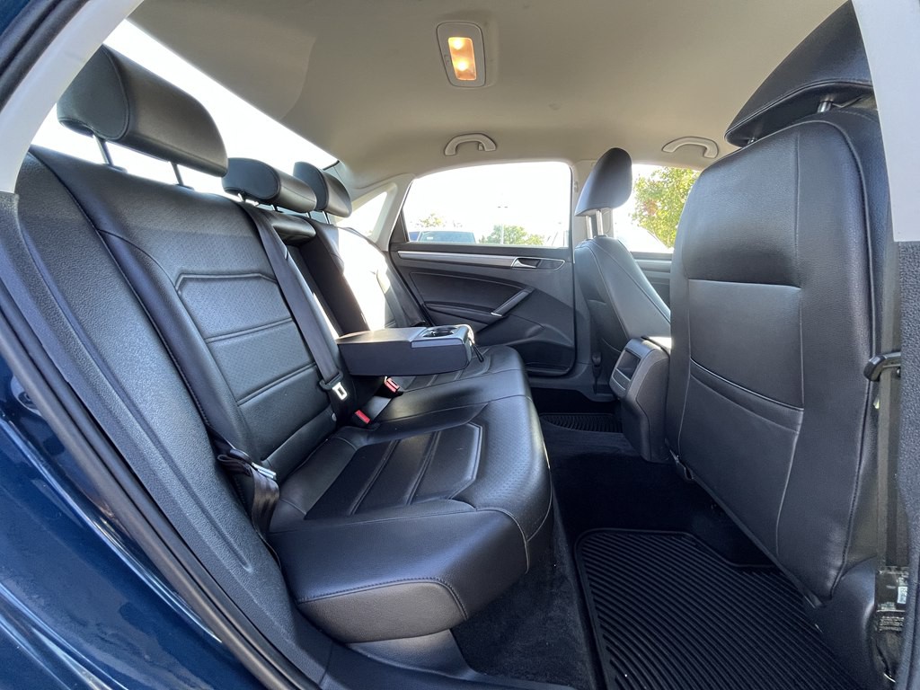 2018 Volkswagen Passat Image 16