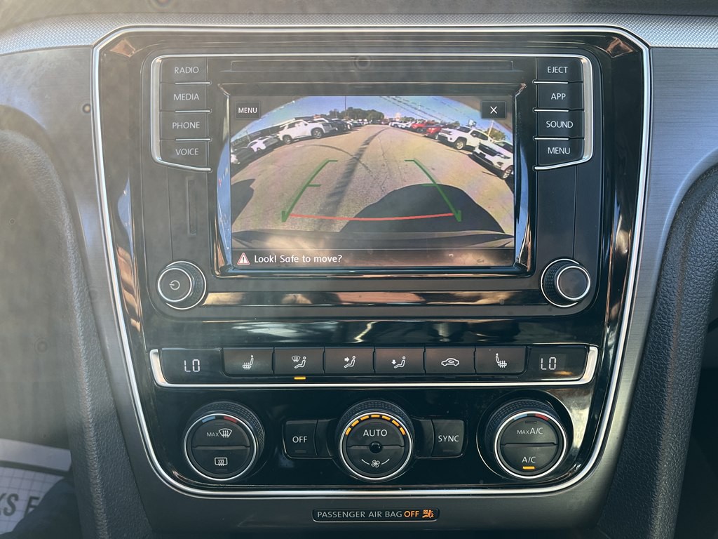 2018 Volkswagen Passat Image 19