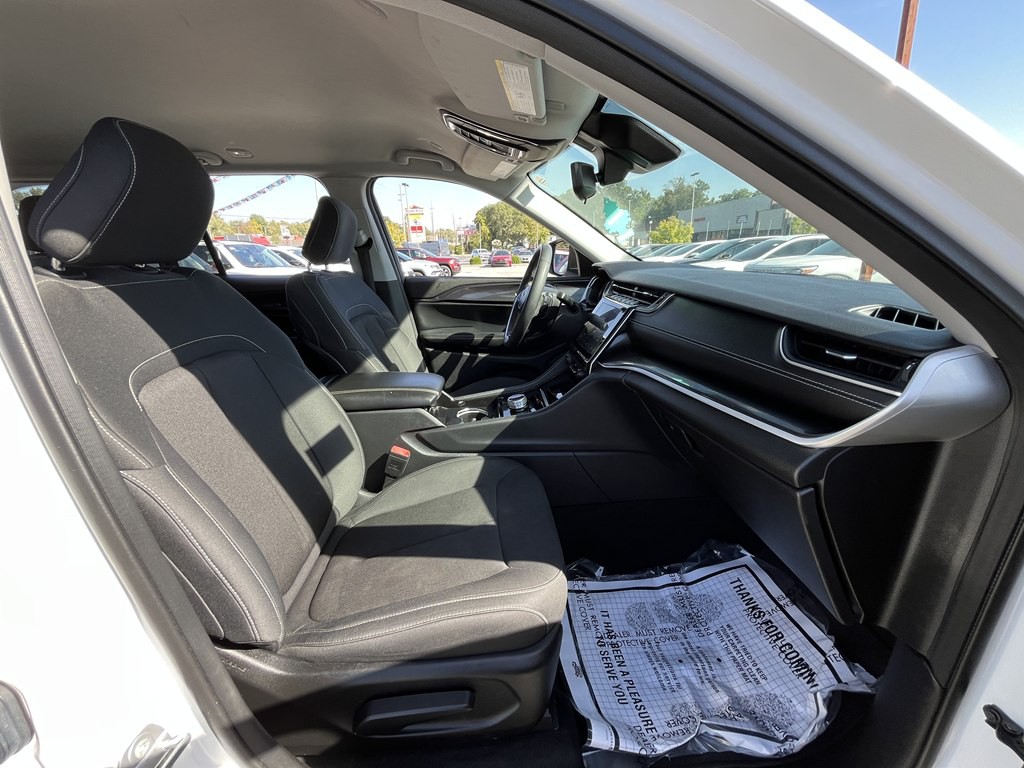 2023 Jeep Grand Cherokee Image 11