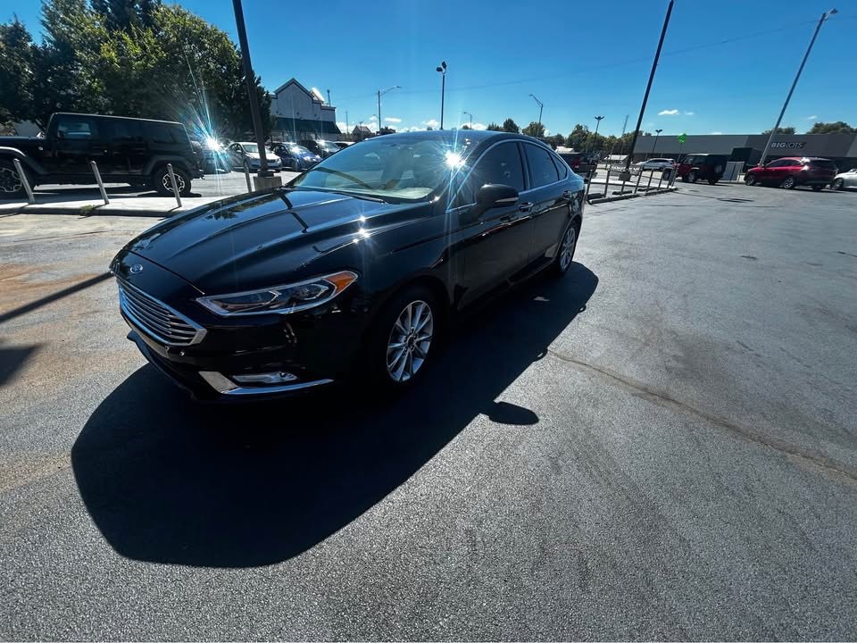 2017 Ford Fusion Image 2