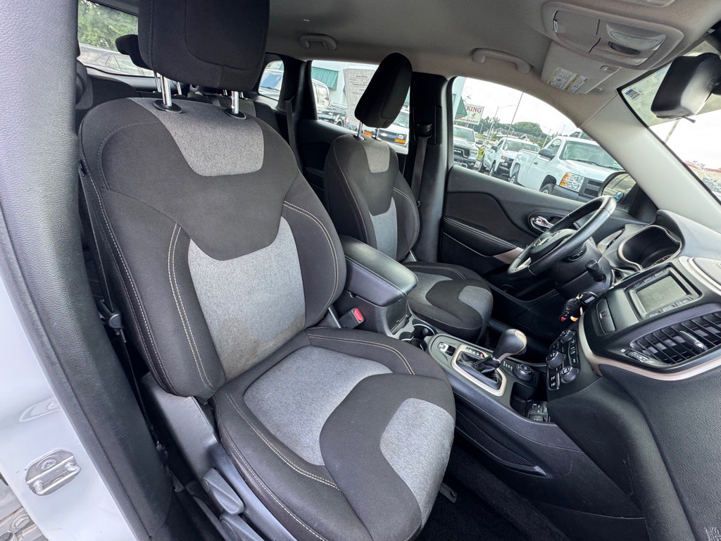 2017 Jeep Cherokee Image 7