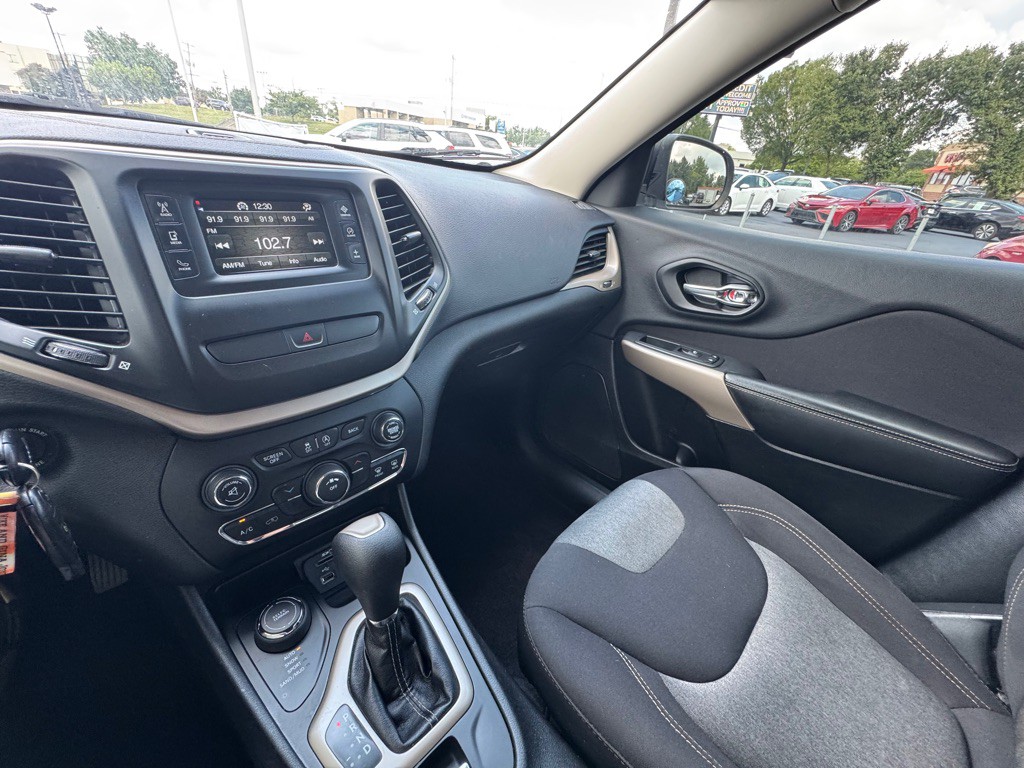 2017 Jeep Cherokee Image 11